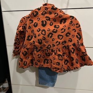 Skinny jeans w/ leopard top